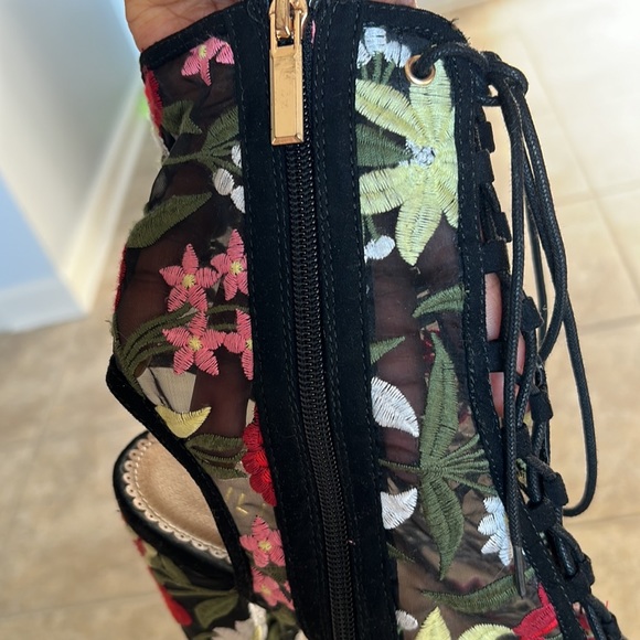 Floral ankle boots - Picture 7 of 9